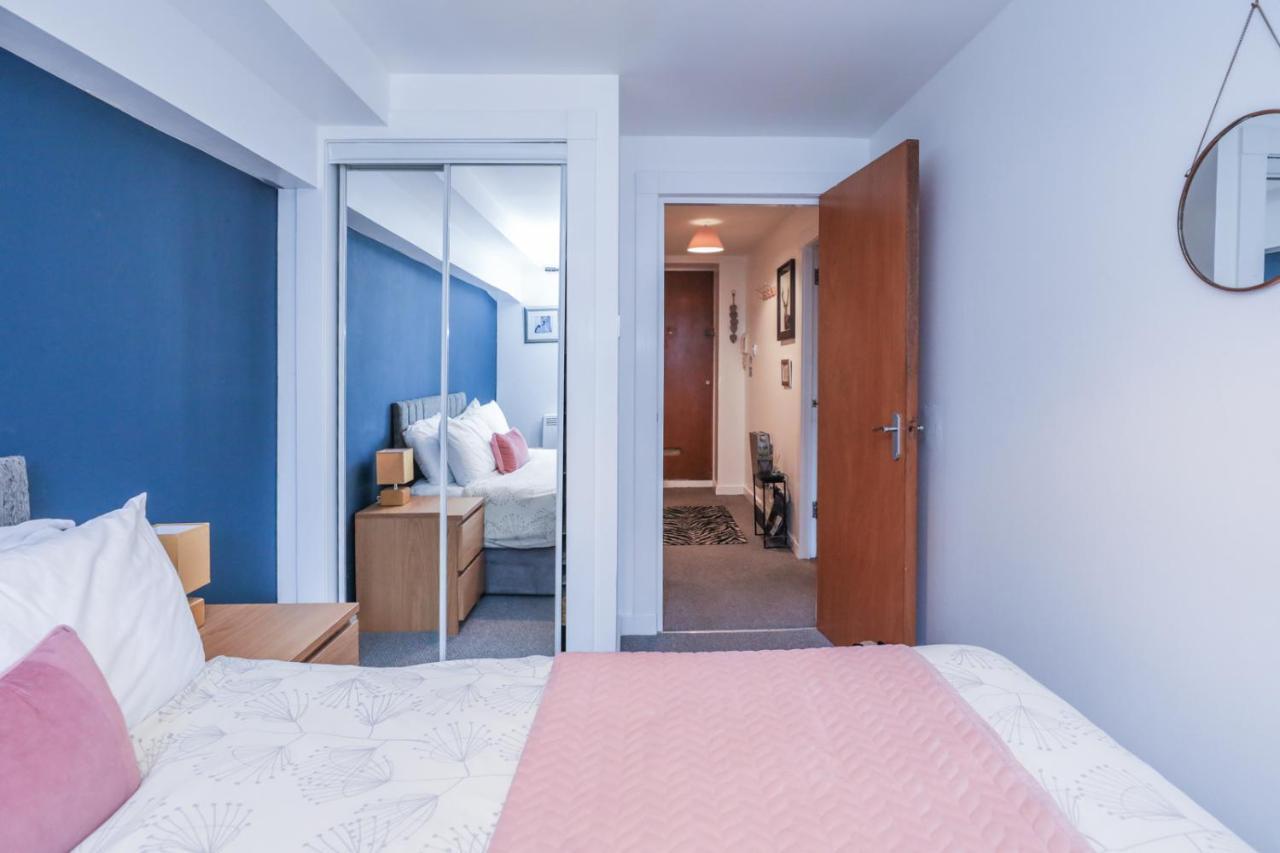 Beautiful 1-Bed Apartment Near Castle Единбург Екстер'єр фото