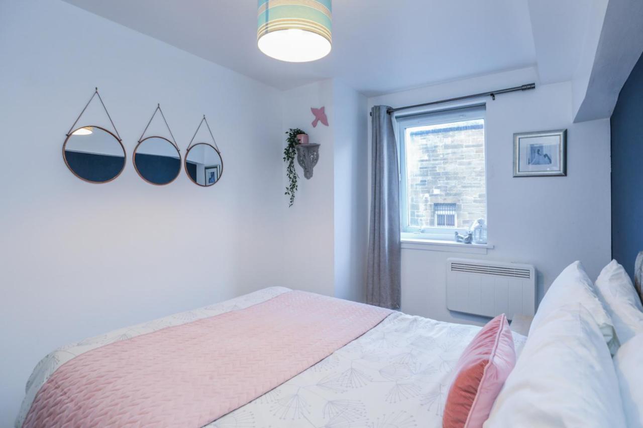Beautiful 1-Bed Apartment Near Castle Единбург Екстер'єр фото